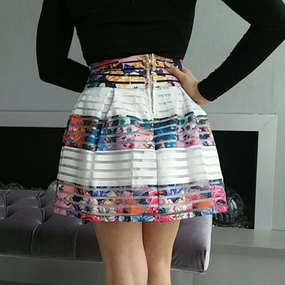 FLORAL SPRING PRINT SKIRT - Picture 2 of 4